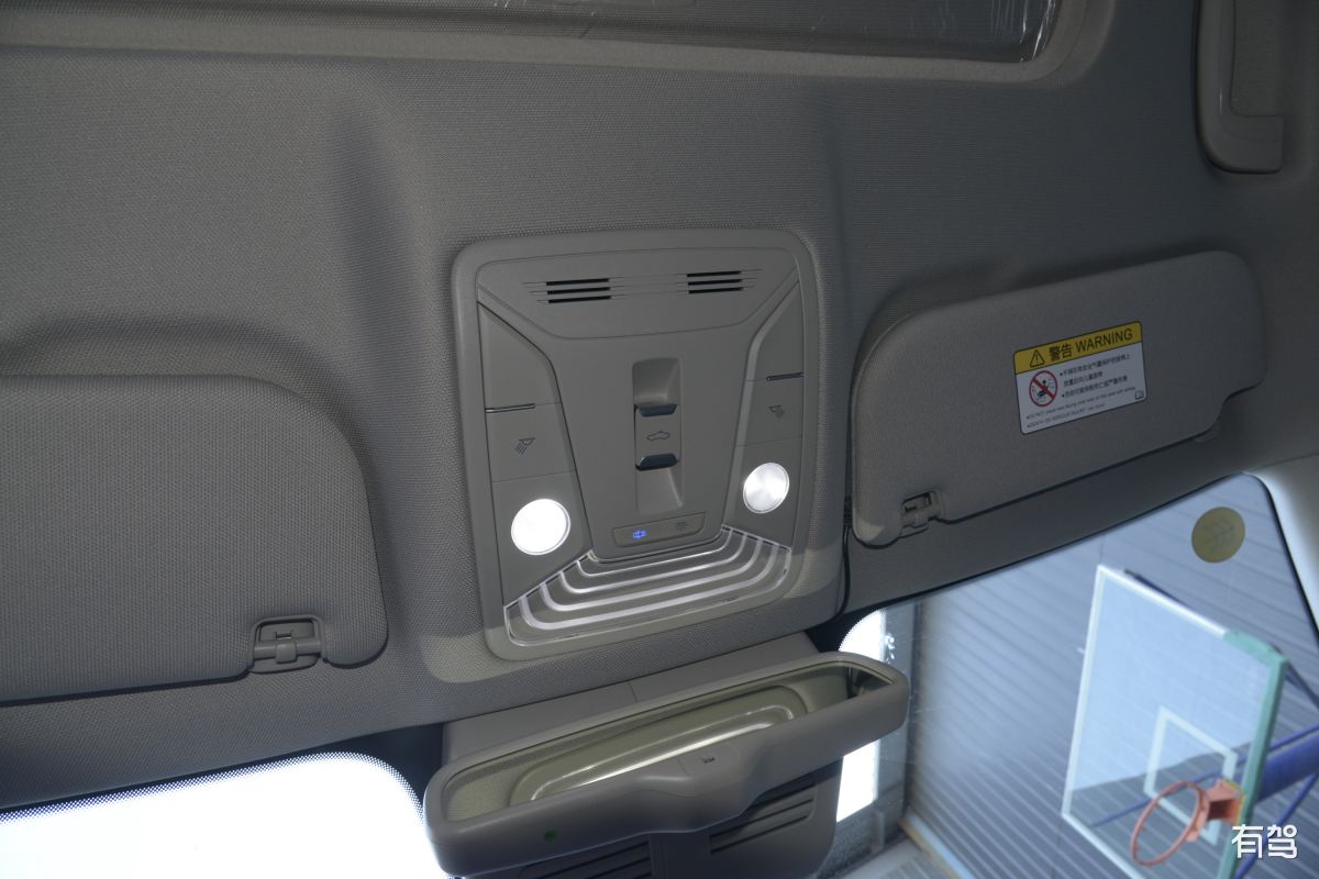 福特翼博2013款后尾门保险是在副驾驶哪个保险多少安的 200字