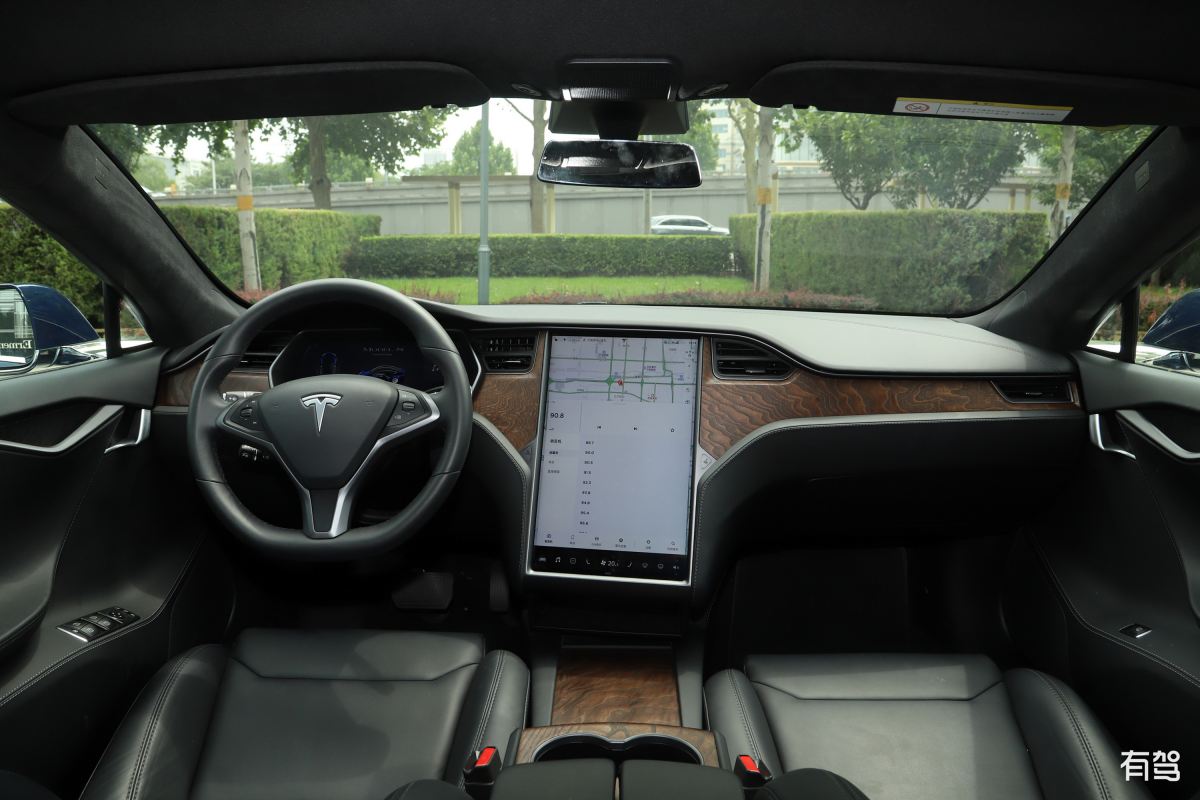 3000字的特斯拉model Y的使用感受