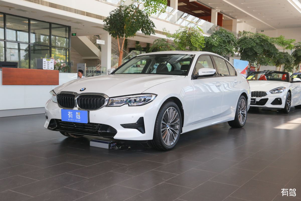 宝马3系全方位解析：车型、性能、设计、安全、保养、价格、口碑等