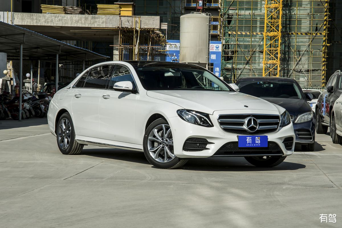 奔驰,奔驰e级,2020款 e 300 l 运动时尚型