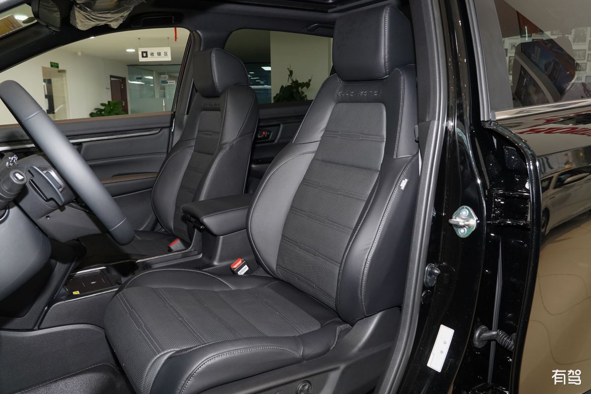 写一首表达激动情绪的中文爵士歌曲歌曲表达的主题为成长歌词结构为verse1、verse2、Pre-Chorus1、chorus1、chorus2、verse3、verse4、chorus3、Bridge1、chorus4并确保chorus1、chorus2、chorus3、chorus4、verse5、Pre-Chorus2、chorus5、Bridge2、歌词不重复每段歌词结尾使用中文yingy