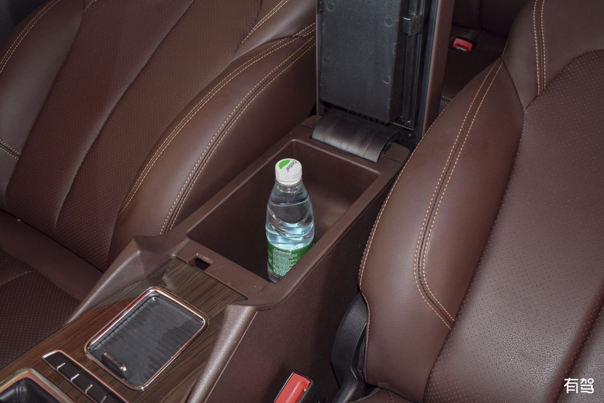 汽车里铺地胶会有难闻的味道吗？