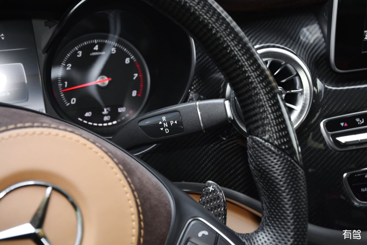 产品 翻毛皮方向盘套 支持所有车型带汽车logo写一份facebook推广贴文购买点清晰