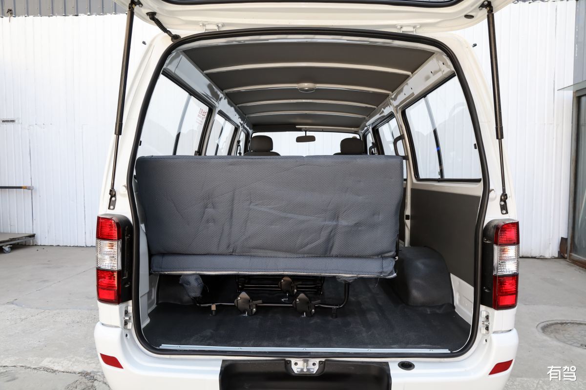 金杯面包车7座报价 200字