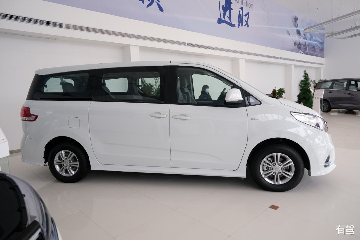 MPV汽车：多功能座驾的魅力与未来