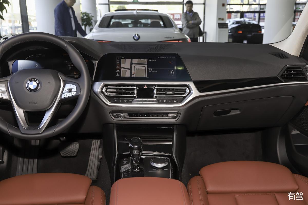 宝马3系：性能、豪华、舒适的完美结合