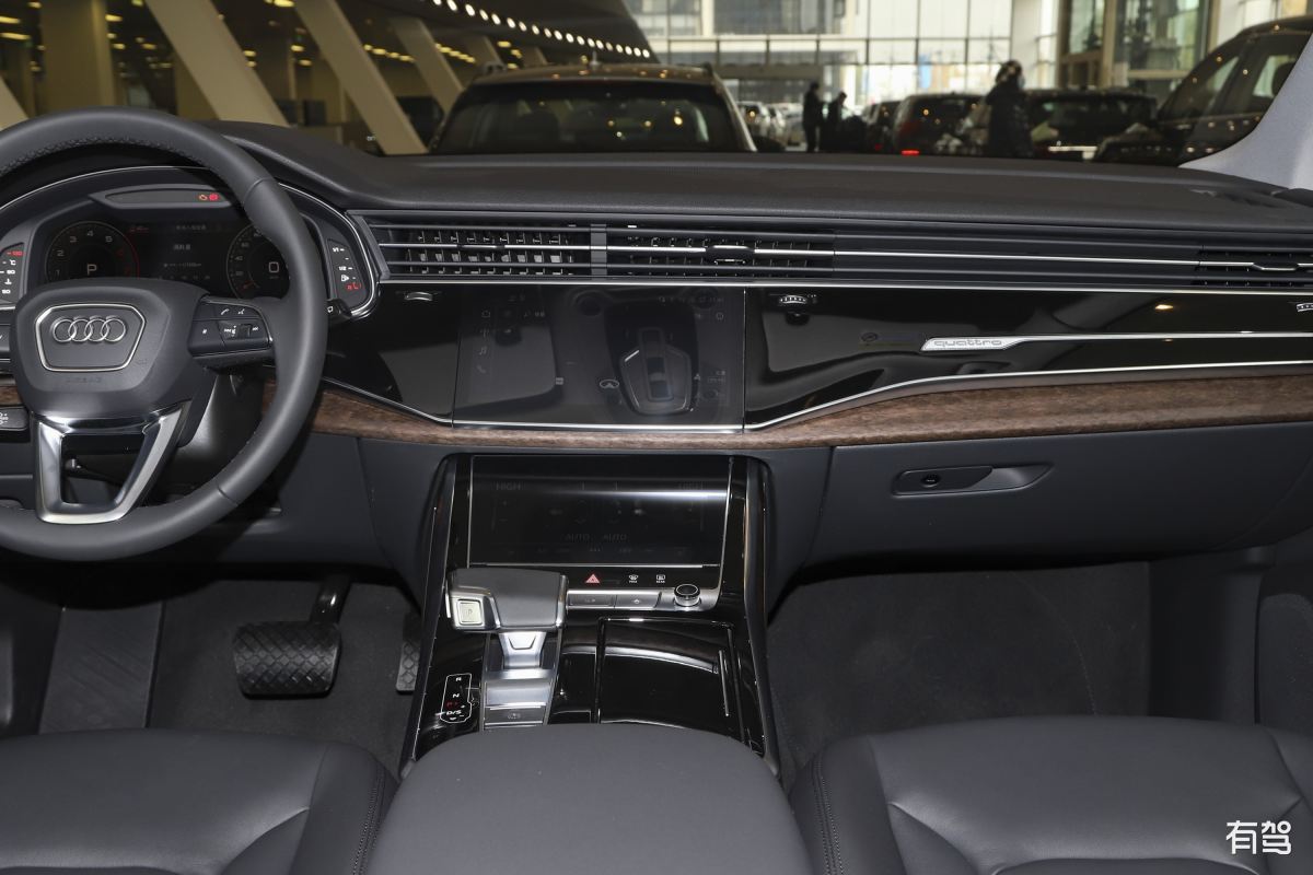 奥迪Q7 优劣势全面解析：豪华舒适与实用性兼顾