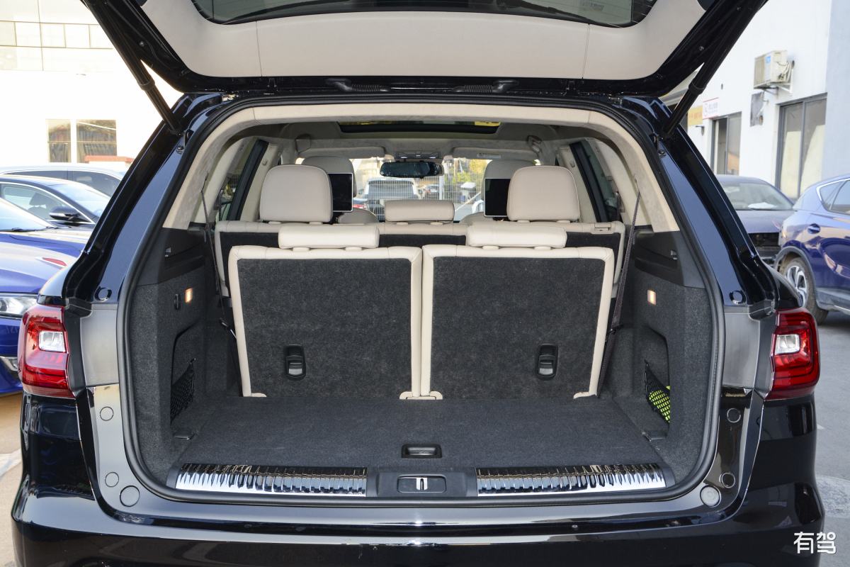 红旗H6后备箱空间有多大？高度、容量、储物格全解析