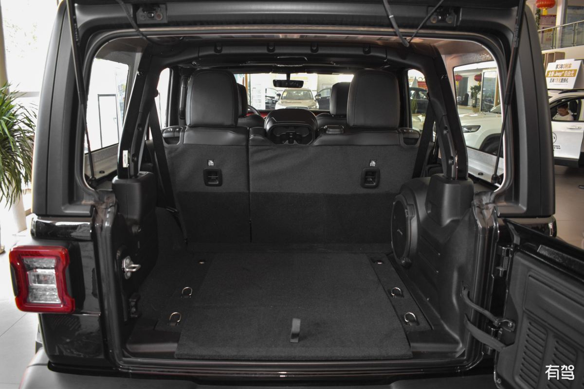 越野车的多功能化趋势 越野车的多功能化趋势