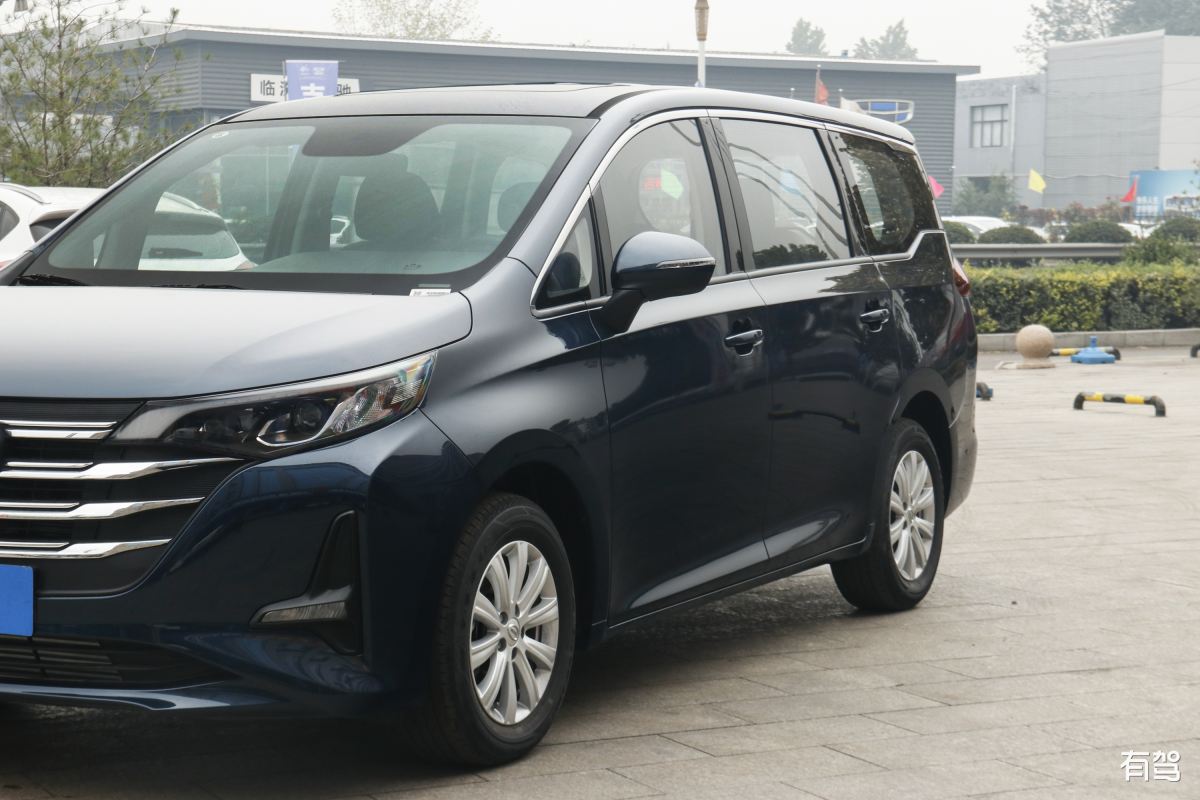 MPV 汽车：空间、舒适与多功能的完美结合