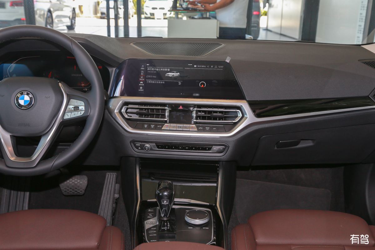 宝马3系：优缺点全解析，适合你吗？