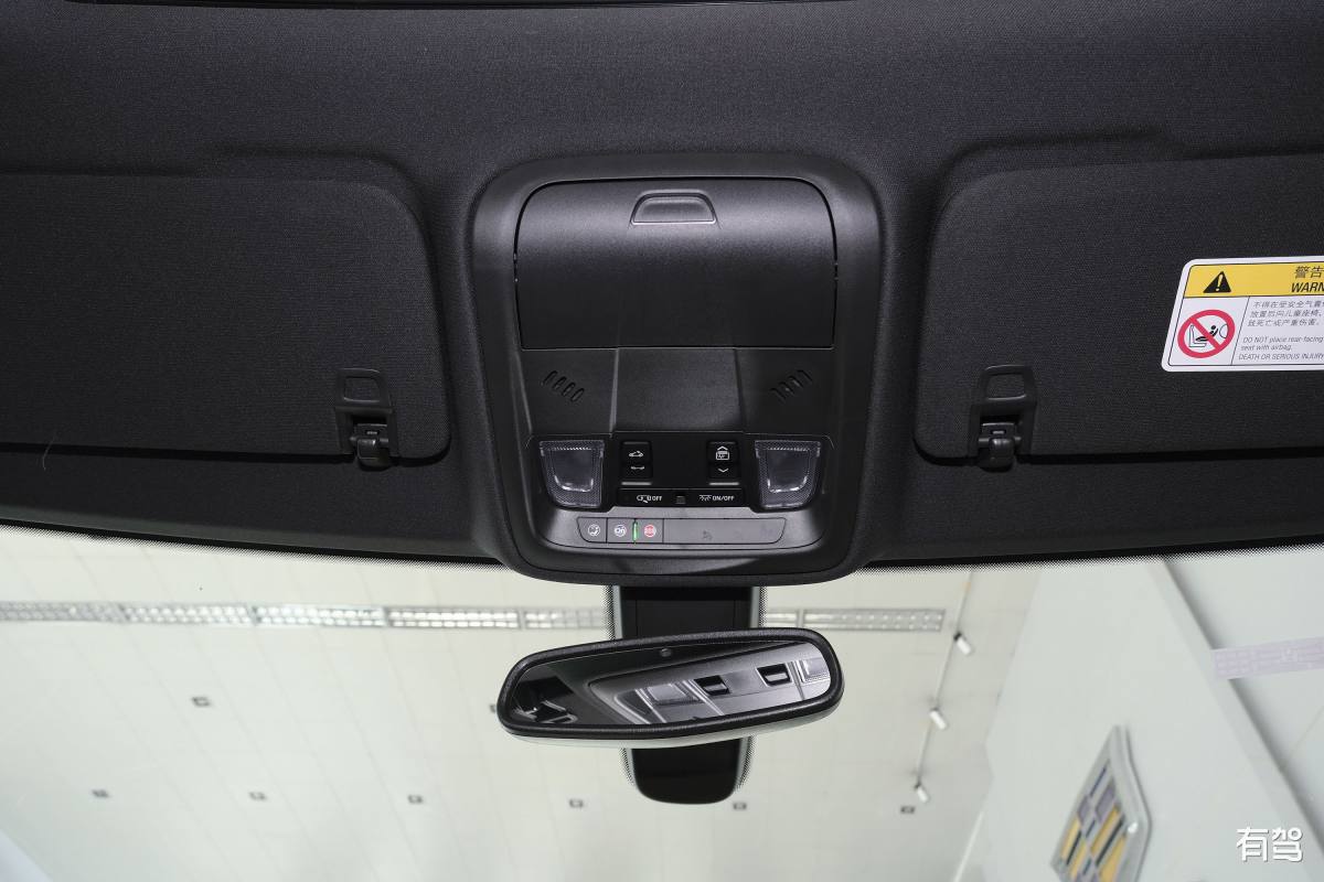 你好福特翼博2013款后尾门保险是在副驾驶哪个保险副驾驶门里面吗还是副驾驶储物箱里的保险么 200字