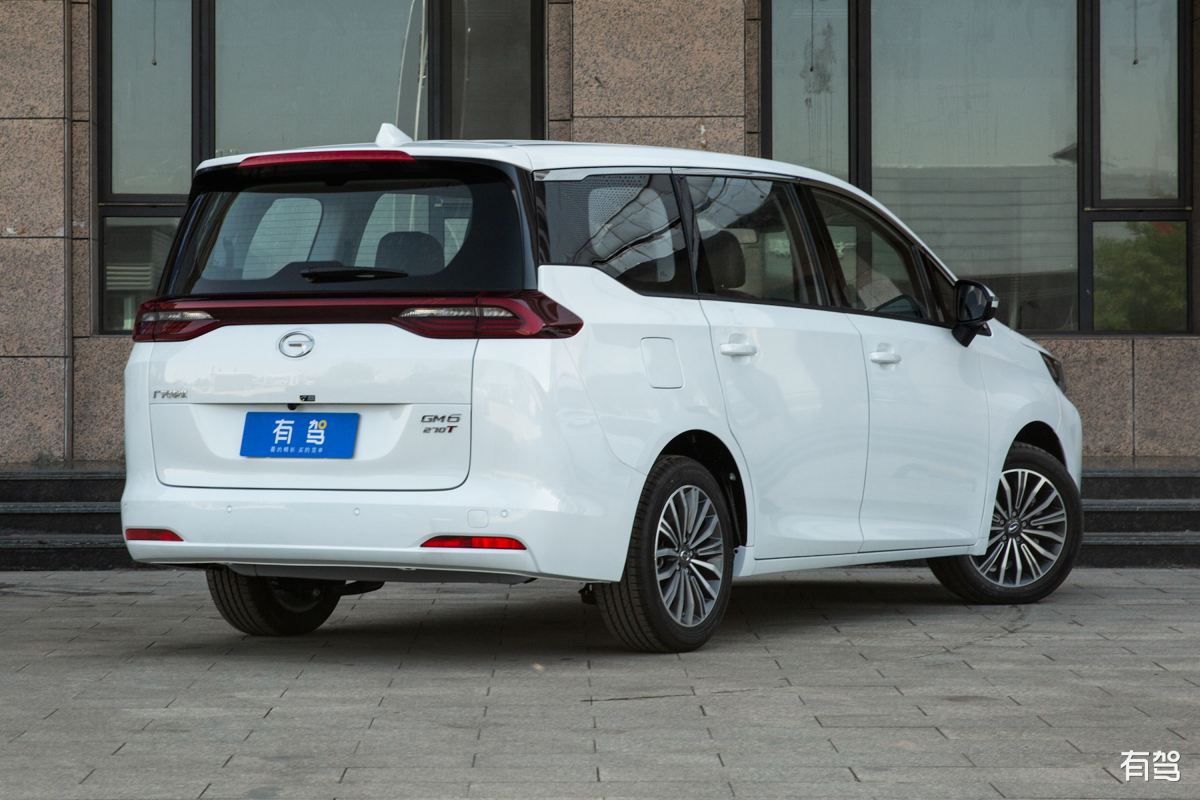 MPV 汽车：舒适、灵活、安全的多功能选择