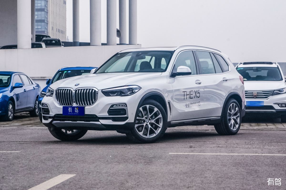 大众途锐 vs 宝马X5：哪款豪华SUV更适合你？