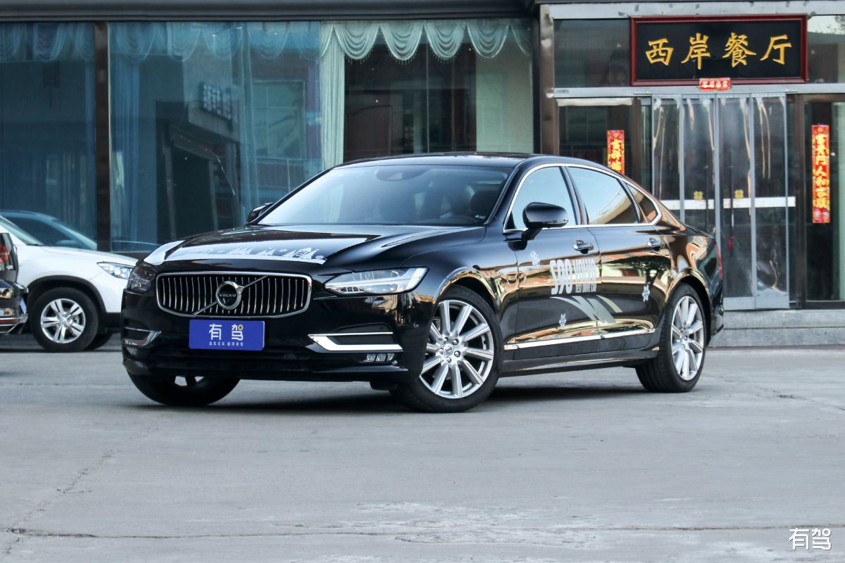 简洁、安全、大方、科技、时尚、环保是我对我所驾驶的沃尔沃S90汽车的评价说起这台车我就想起这些名词请从这些名词角度出发结合该车重要的内饰外观特征分析一下沃尔沃S90有哪些令人心动的点？