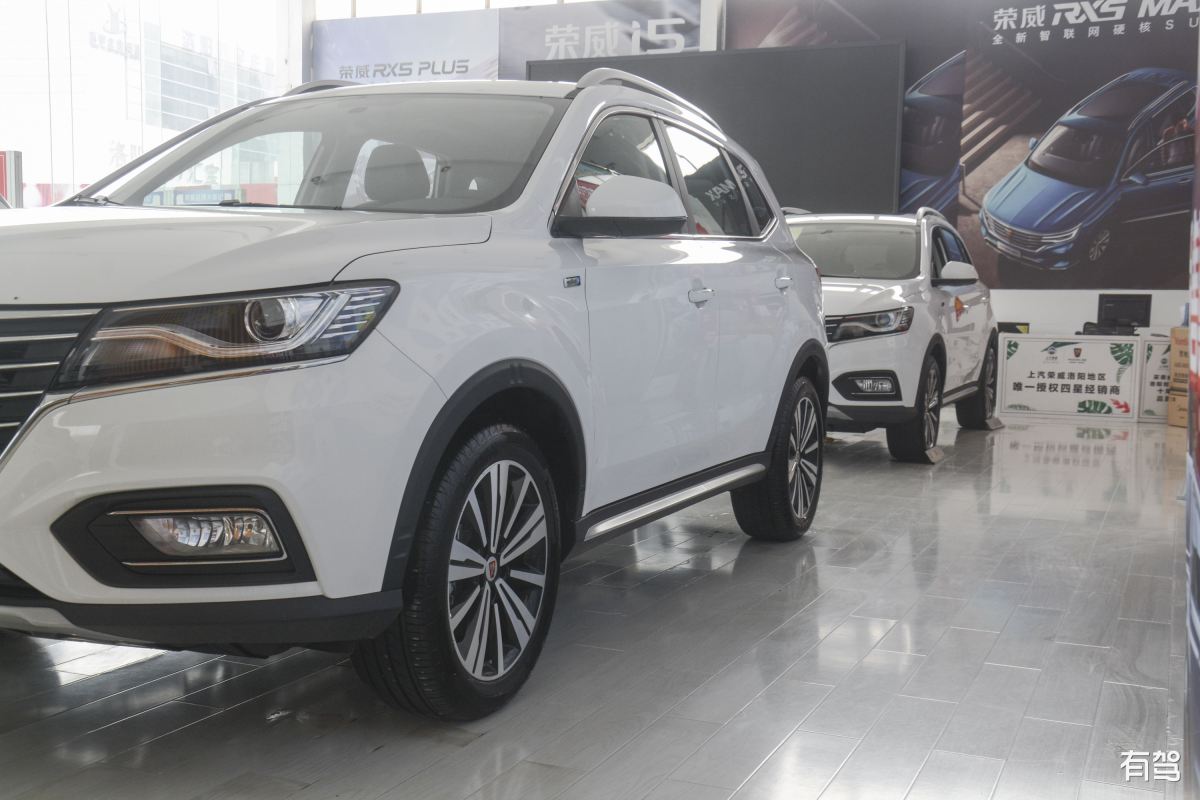 在中国推荐个落地10万左右的汽车性价比高一些的同时介绍一下新车需要买的保险必须买的和非强制的