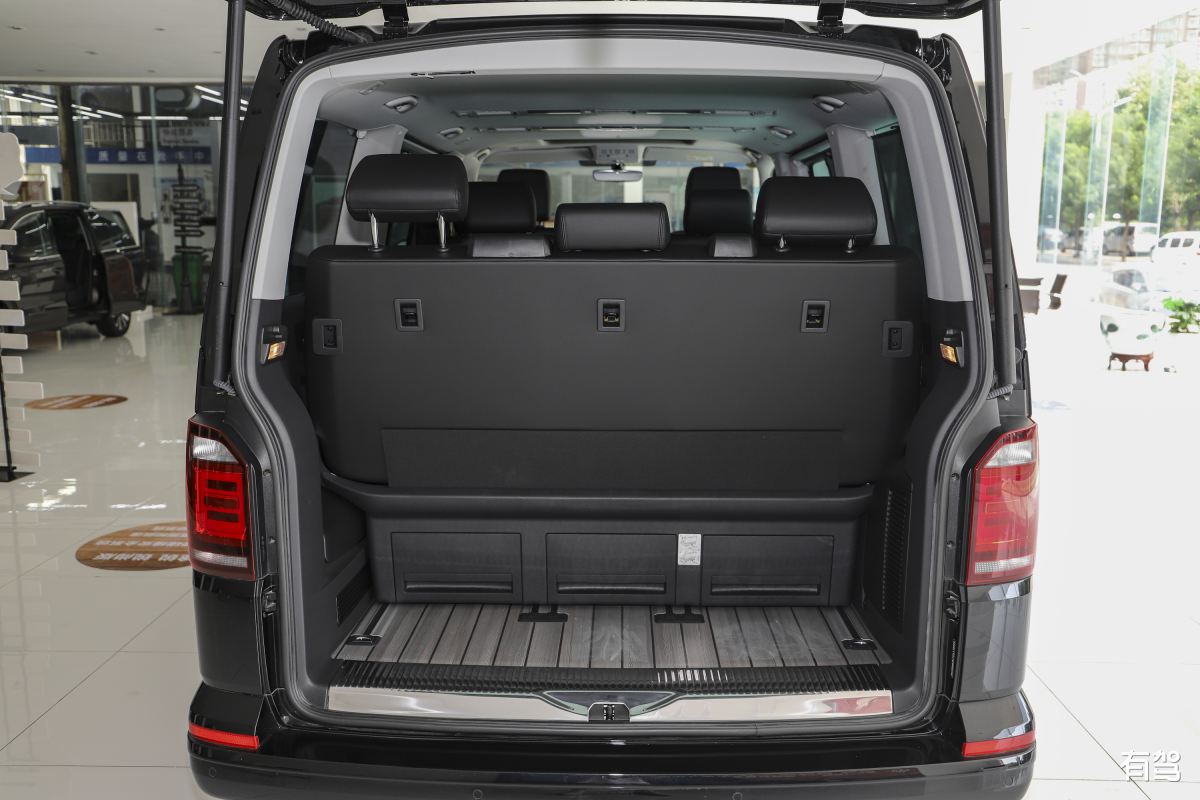 MPV 汽车：多功能与空间的完美结合