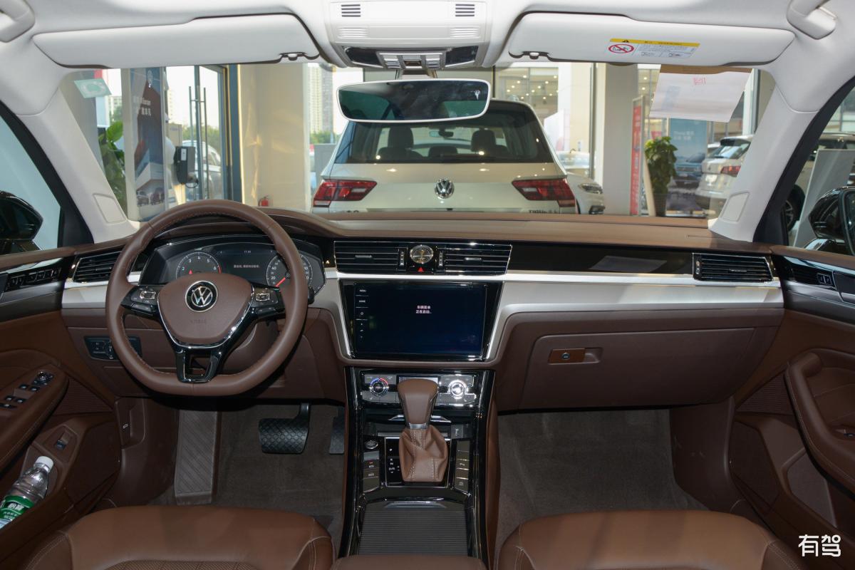 大众帕萨特汽车的外观设计和内饰配置怎么样？