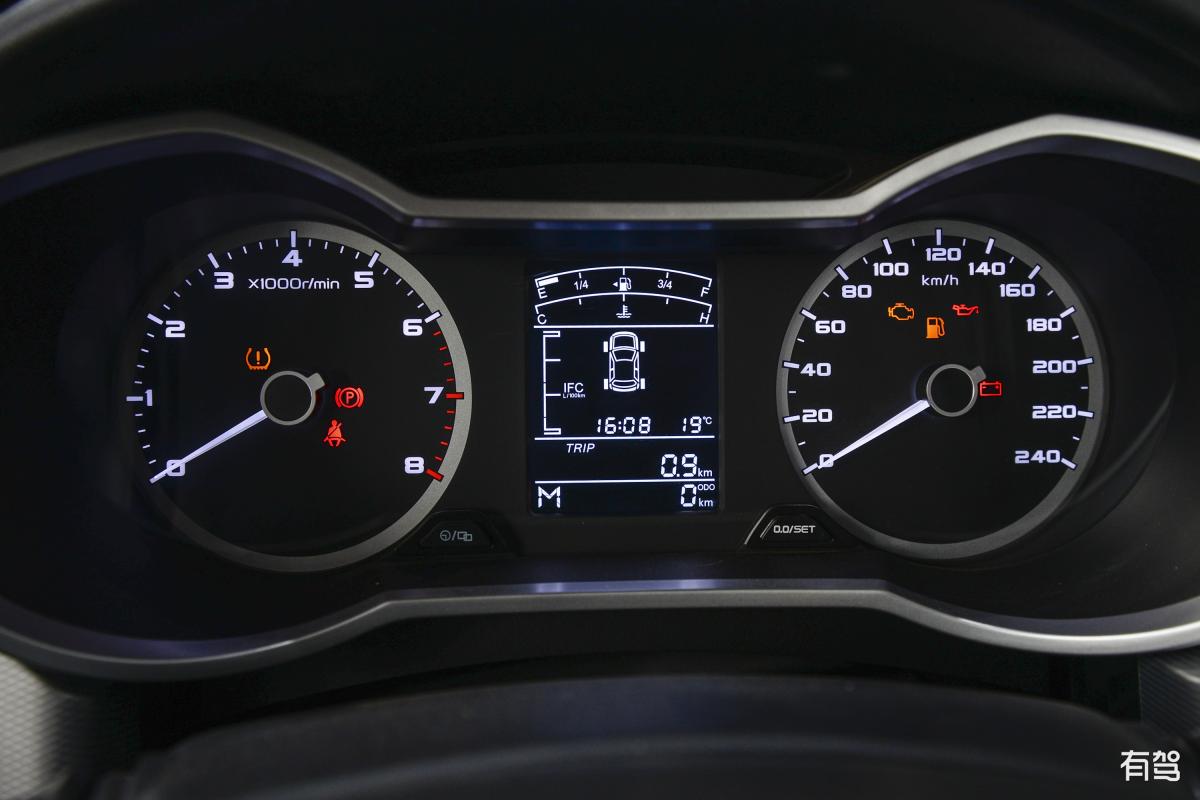 吉利远X3油箱容积及续航里程 - 45L油箱带你畅行无忧