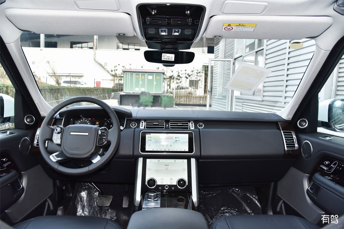 2018款路虎揽胜SVAutobiography版内饰曝光：奢华与科技的完美融合