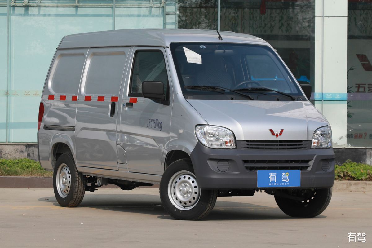 五菱之光/五菱扬光 1.1L 手动档 豪华型 (LZW6386A3) 后杠带漆吗？