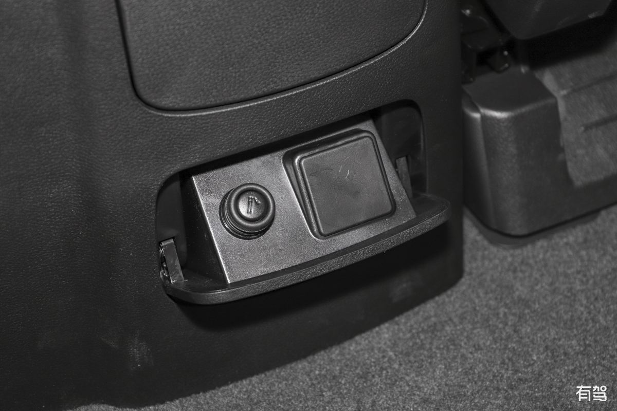 汽车油箱盖怎么打开