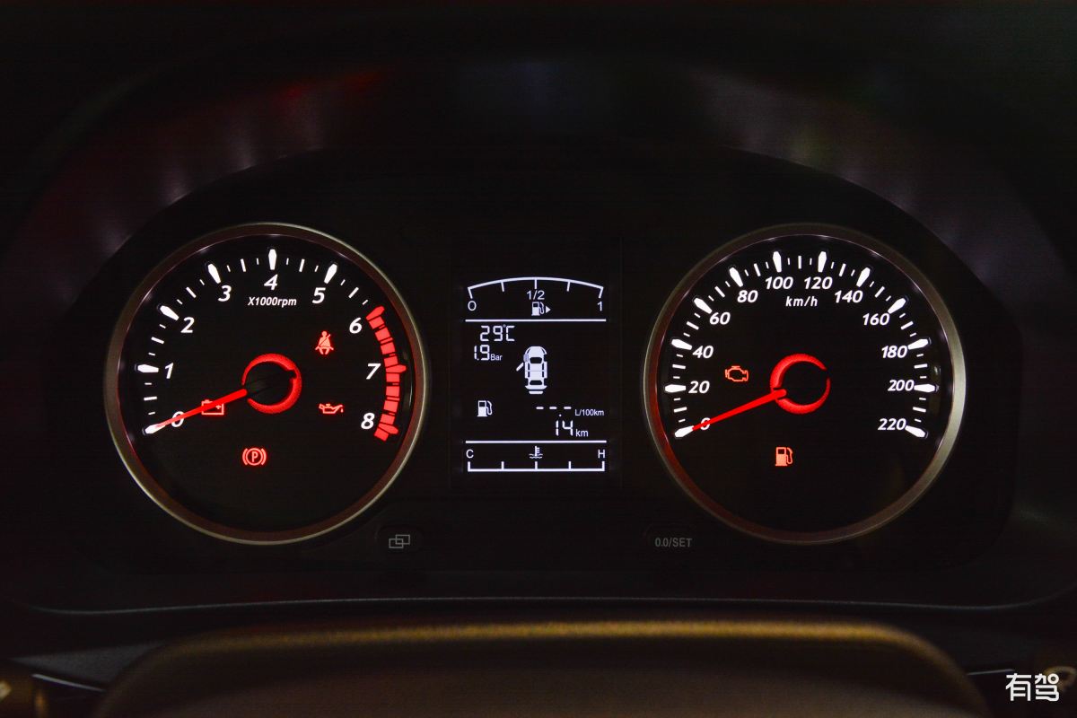 英菲尼迪混动变速箱故障灯亮？别慌，专业技师为您排忧解难！