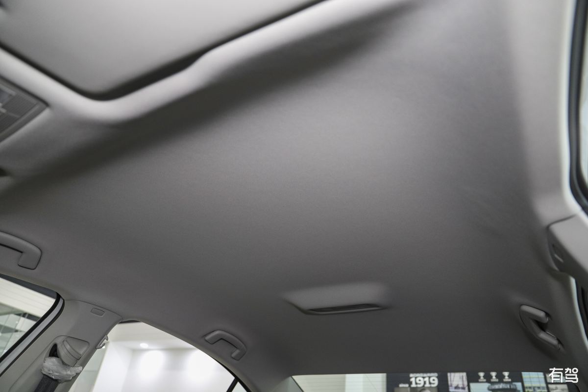 汽车后备门内板材质：钢板、铝合金、碳纤维等