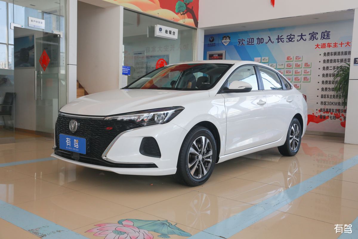 长安逸动轿车：时尚外观、宽敞空间、安全可靠