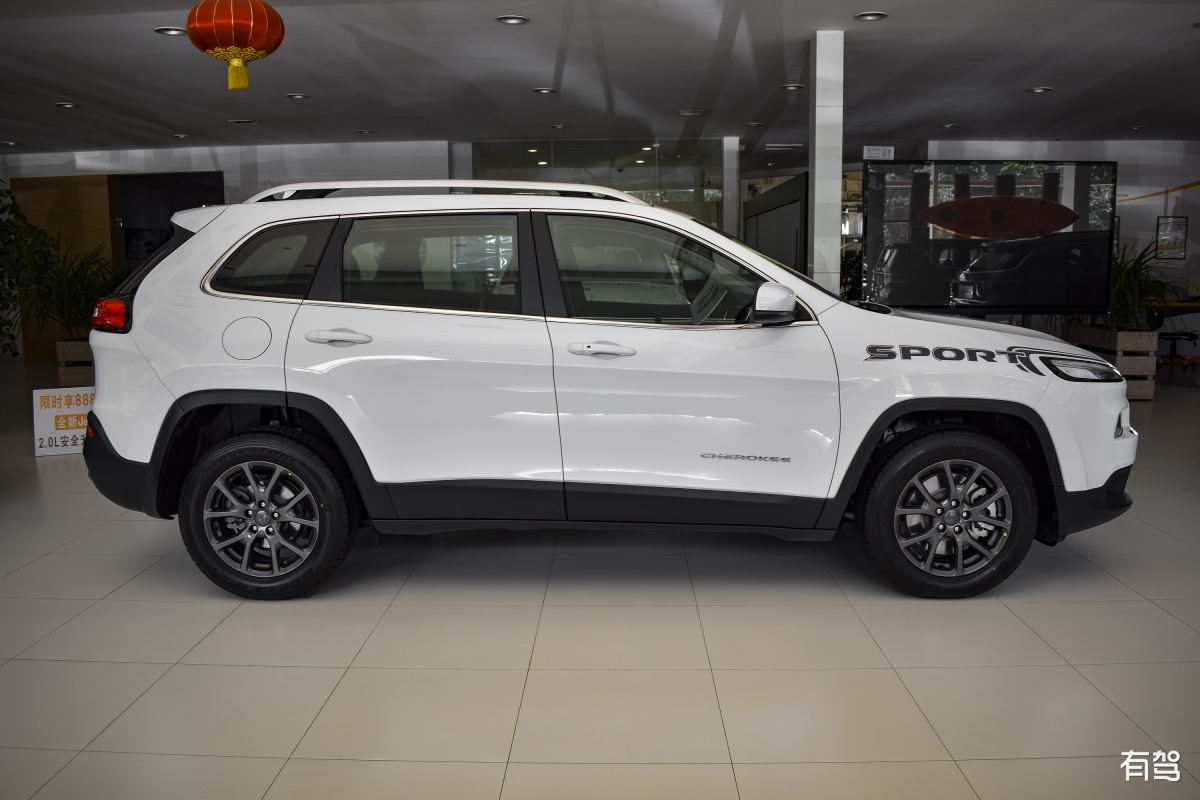 Jeep切诺基性能版国产谍照预计今年入华