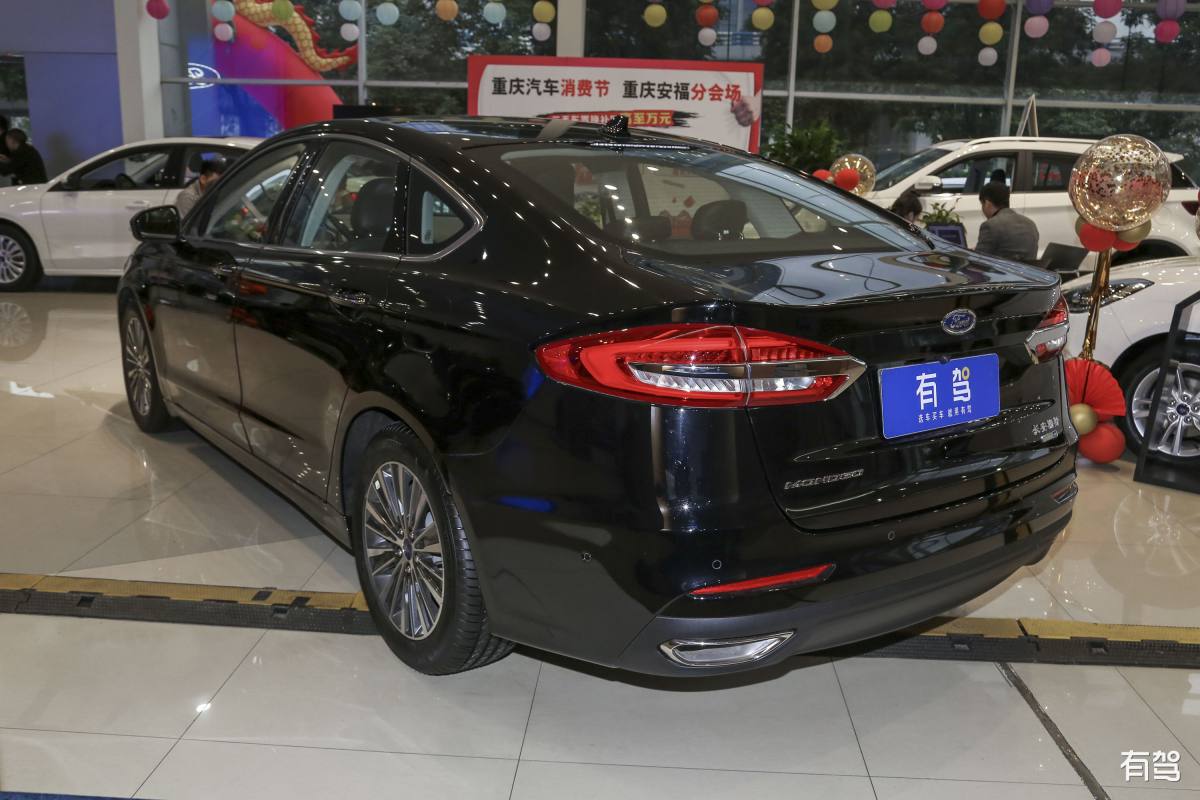 蒙迪欧：福特豪华中型轿车，舒适安全动力强劲