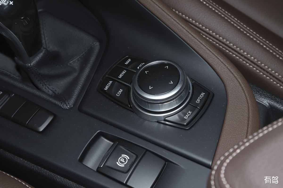 宝马x1启动按钮一直闪打不着火 200字