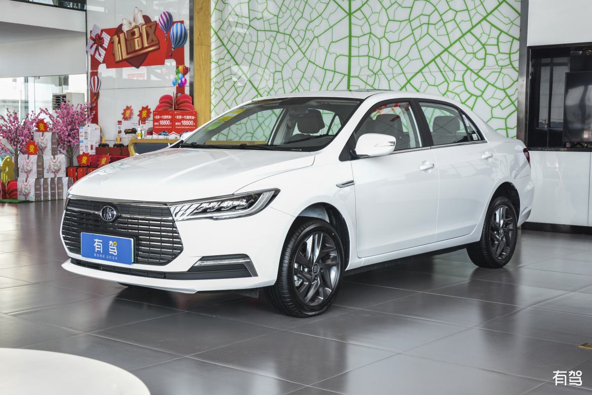 比亚迪汽车秦与比亚迪驱逐舰05差别是什么