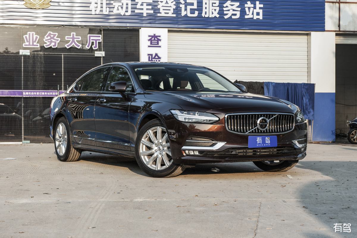 简洁、安全、大方、科技、时尚、环保是我对我所驾驶的沃尔沃S90汽车的评价说起这台车我就想起这些名词请从这些名词角度出发结合该车重要的内饰外观特征分析一下沃尔沃S90有哪些令人心动的点？