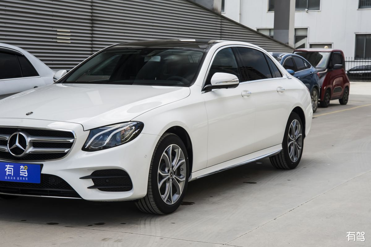 奔驰,奔驰e级,2020款 e 300 l 运动时尚型