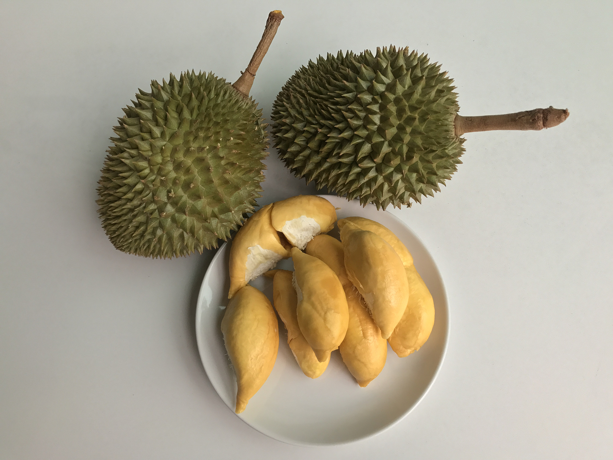 月经期吃榴莲会止血，