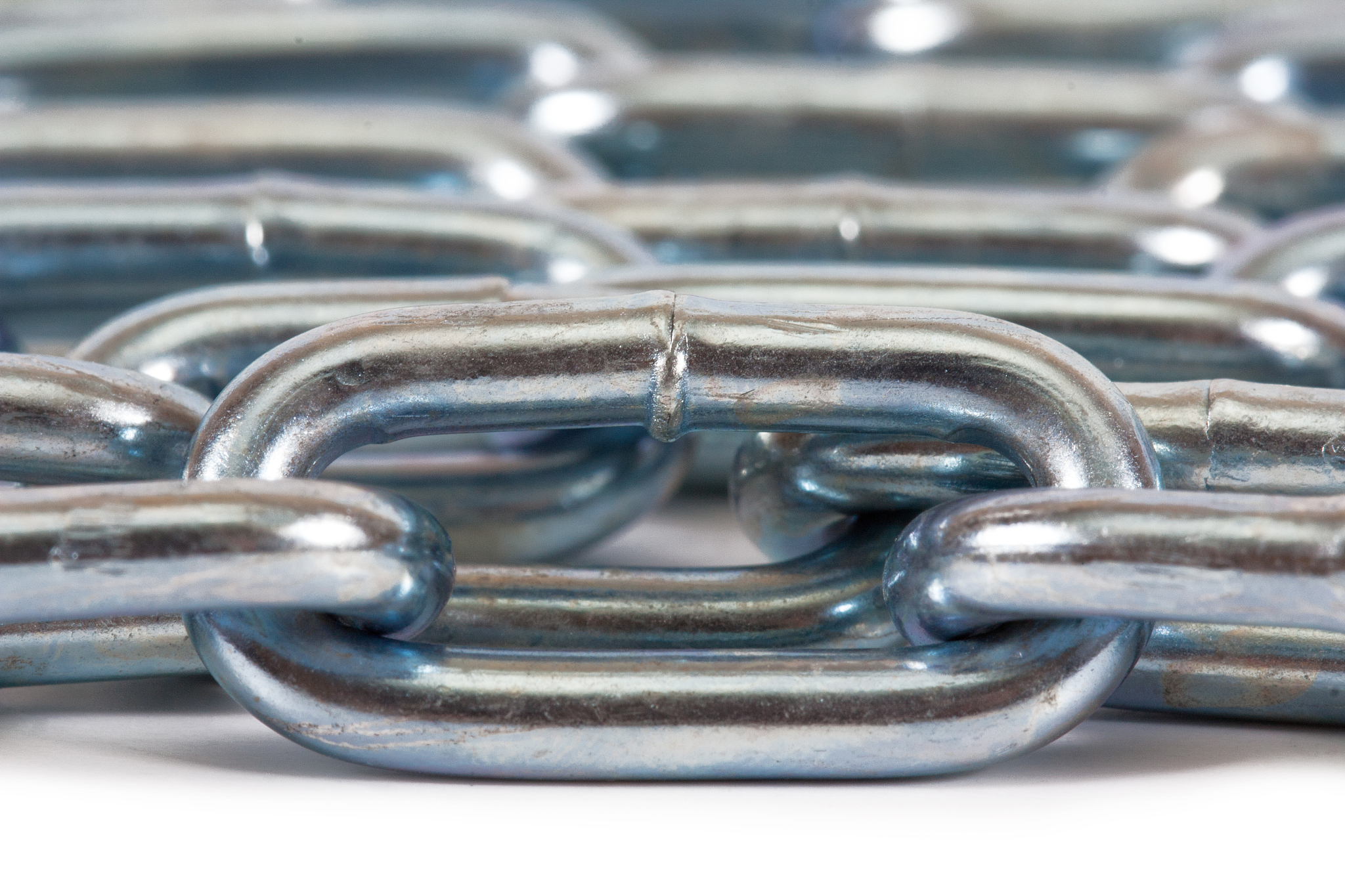 Secure Cargo Fastening with 20T Steel Chains in Athwartship Configuration