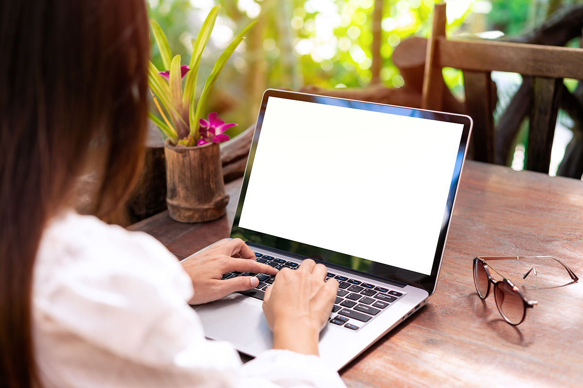 在中国二本旅游管理专业的男生不选择本专业则最后就业方向大多都是什么啊