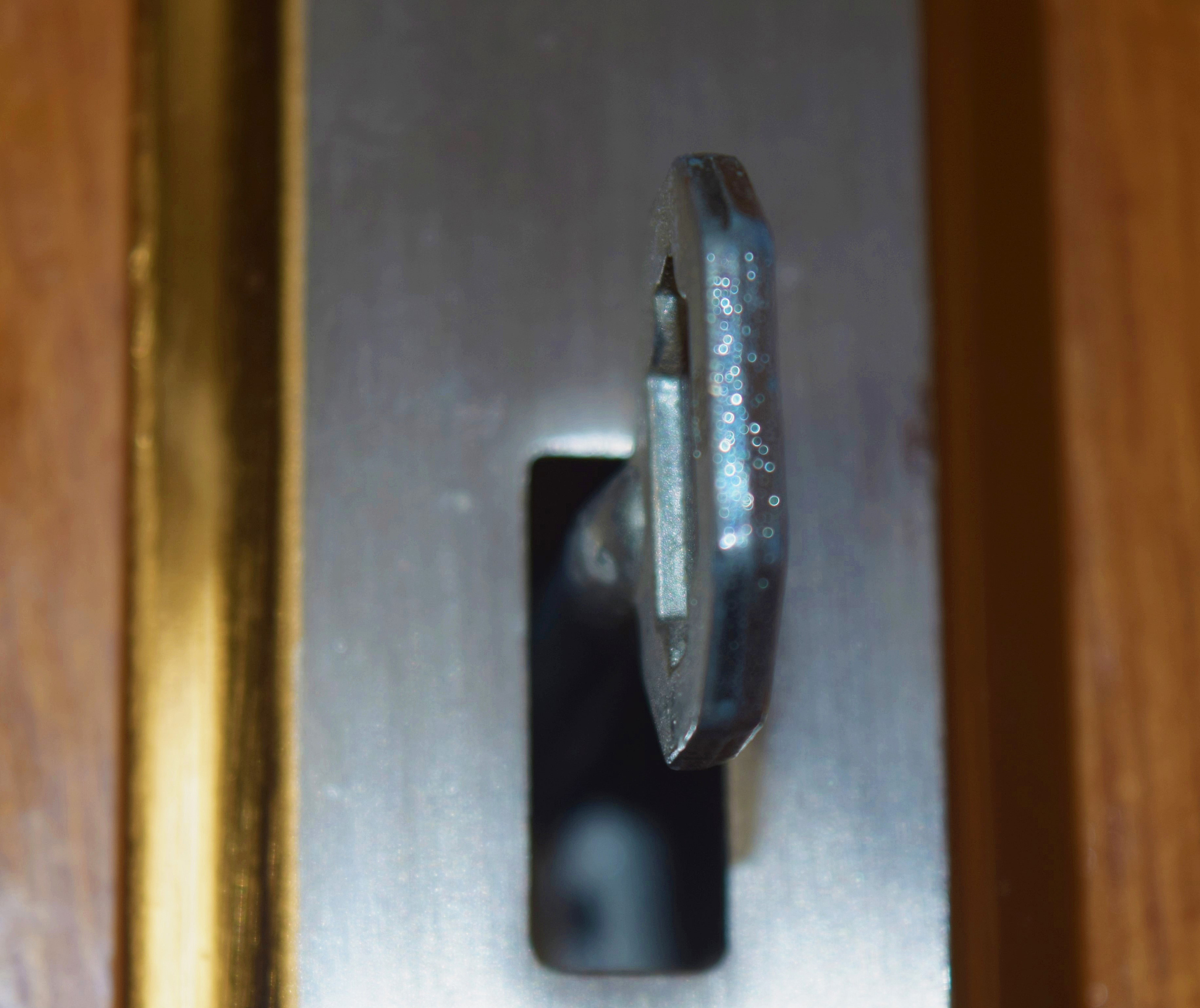 门锁了没带钥匙？如何正确处理！