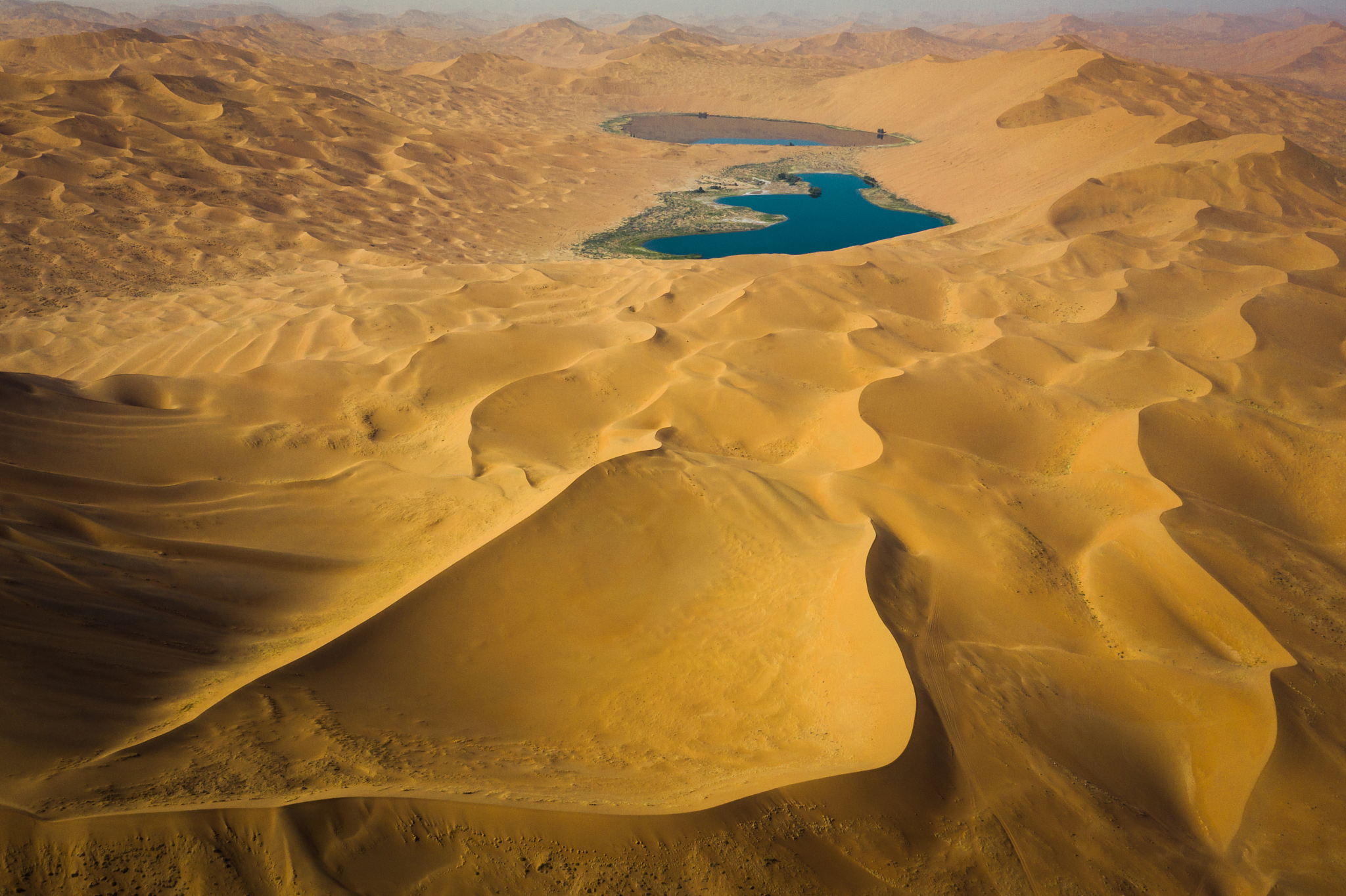 巴丹吉林沙漠：中国最高、最大的移动沙丘