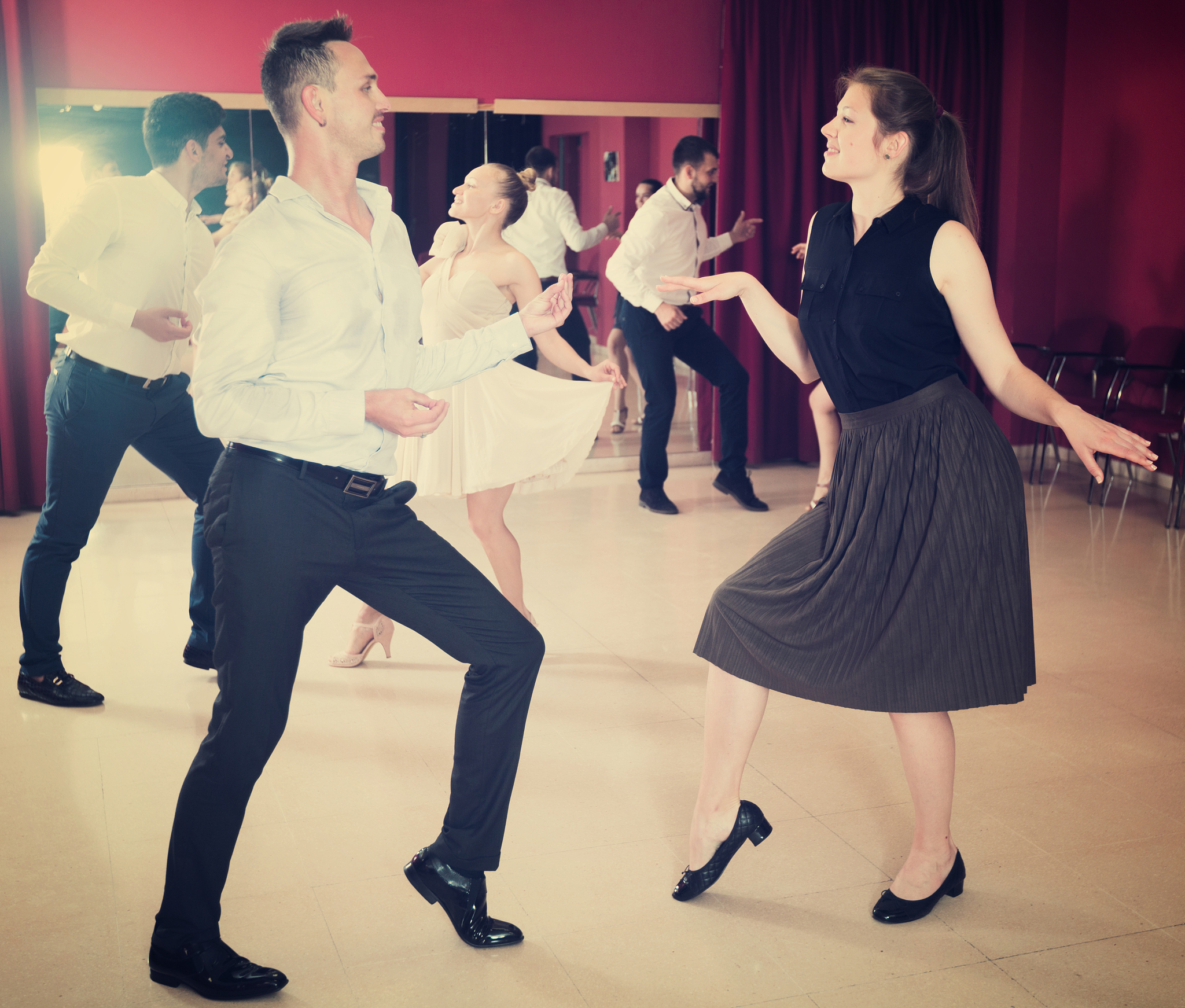 幽默拒绝跳舞的妙招，让你轻松摆脱尴尬！