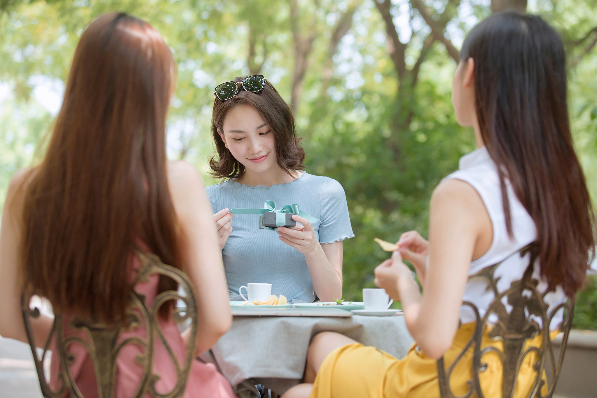 约会和闺蜜无视我