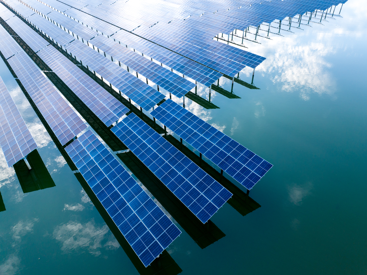 光伏行业面临挑战与机遇：理性分析现状与未来