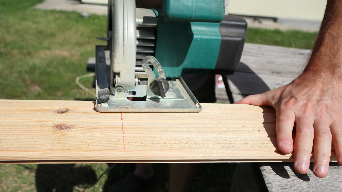 如何将一根36厘米长的木条截成三段