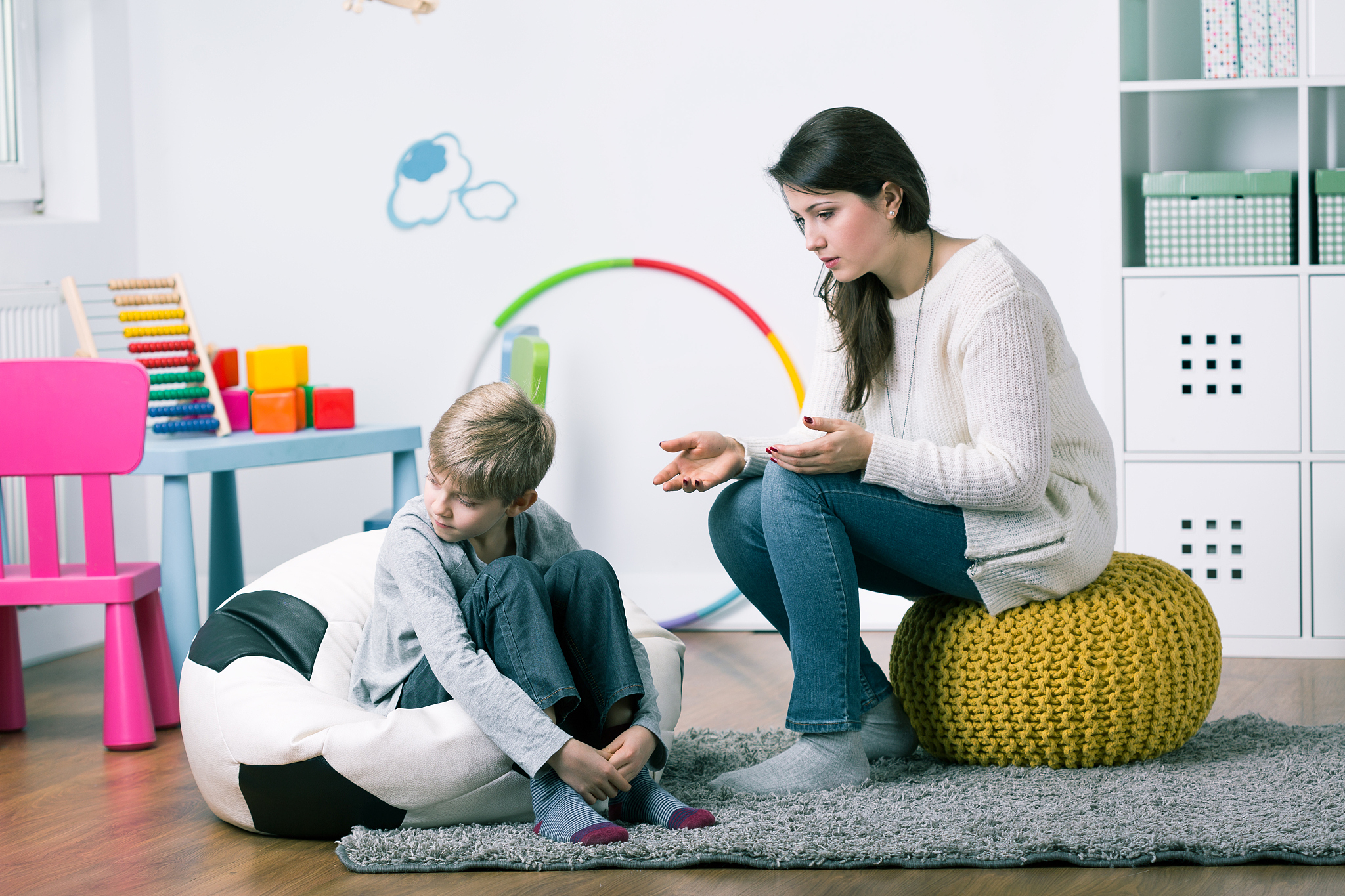 一幼儿心理健康教育体系尚未形成二幼儿心理教育形式化、游戏化严重三幼儿园管理中未意识到心理教育的重要性四缺乏心理健康教育经费支持五家长对幼儿心理缺乏关注从上面五个层面论述幼儿心理健康教育问题的原因不少于2000字。