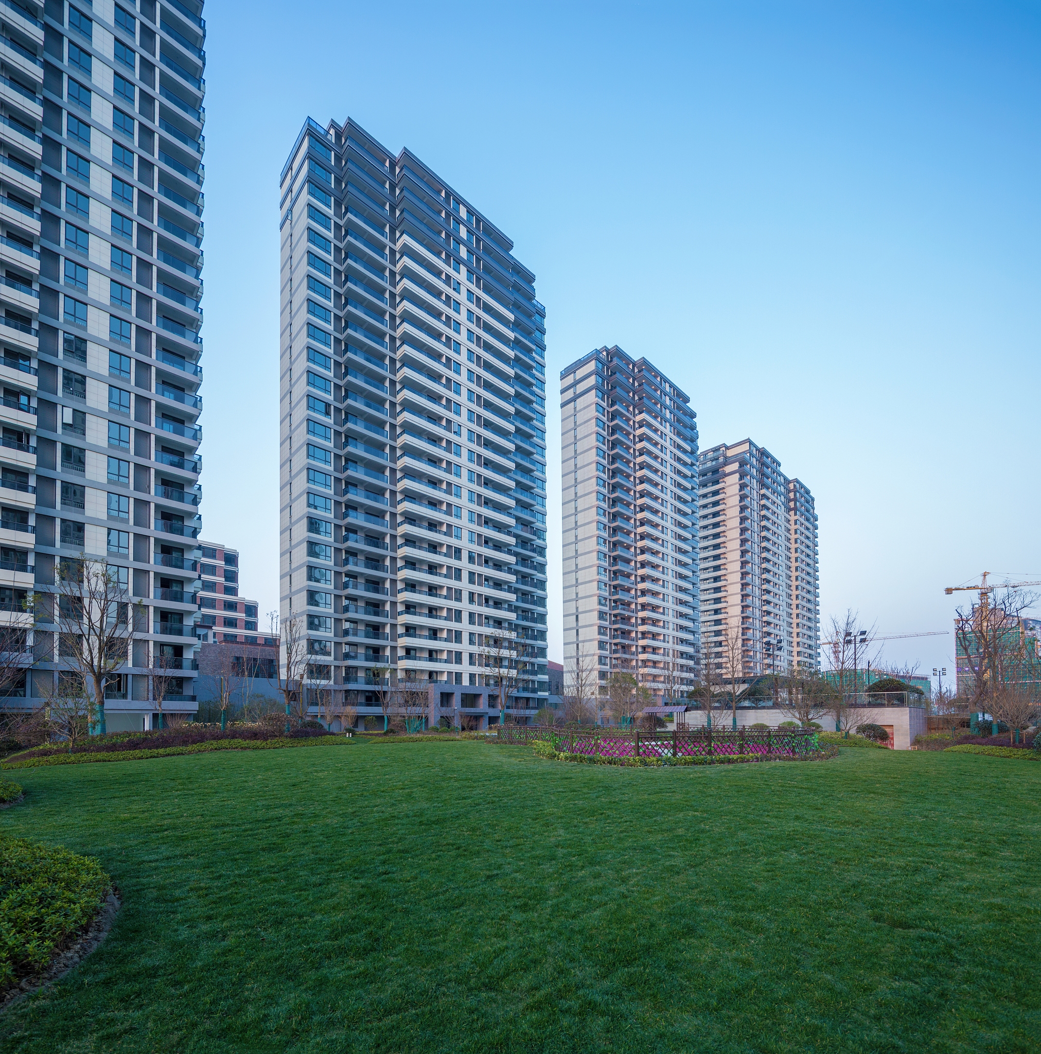 嘉善景园房价同比去年下跌多少帮我用200字详细描述