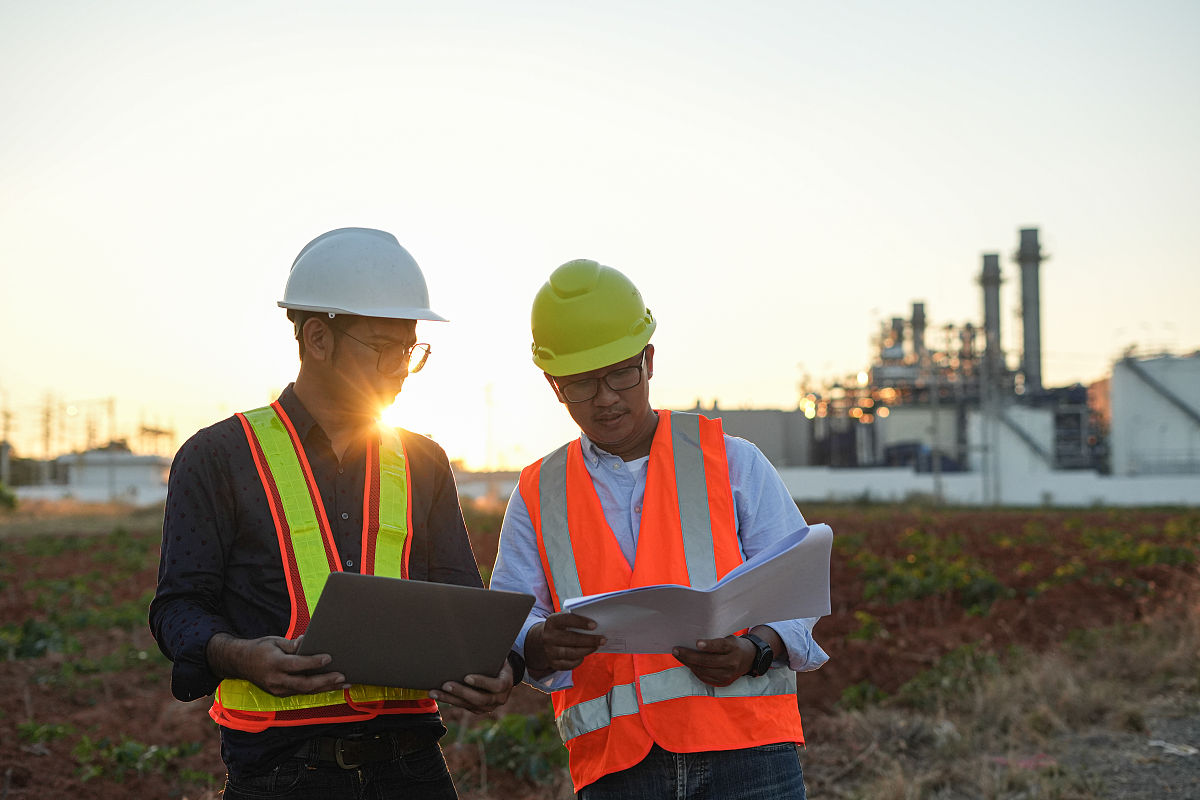 关于土木工程专业学生在西安市西丰路桥工程有限公司施工技术员岗位进行g211国道路基施工流程实习的经历。