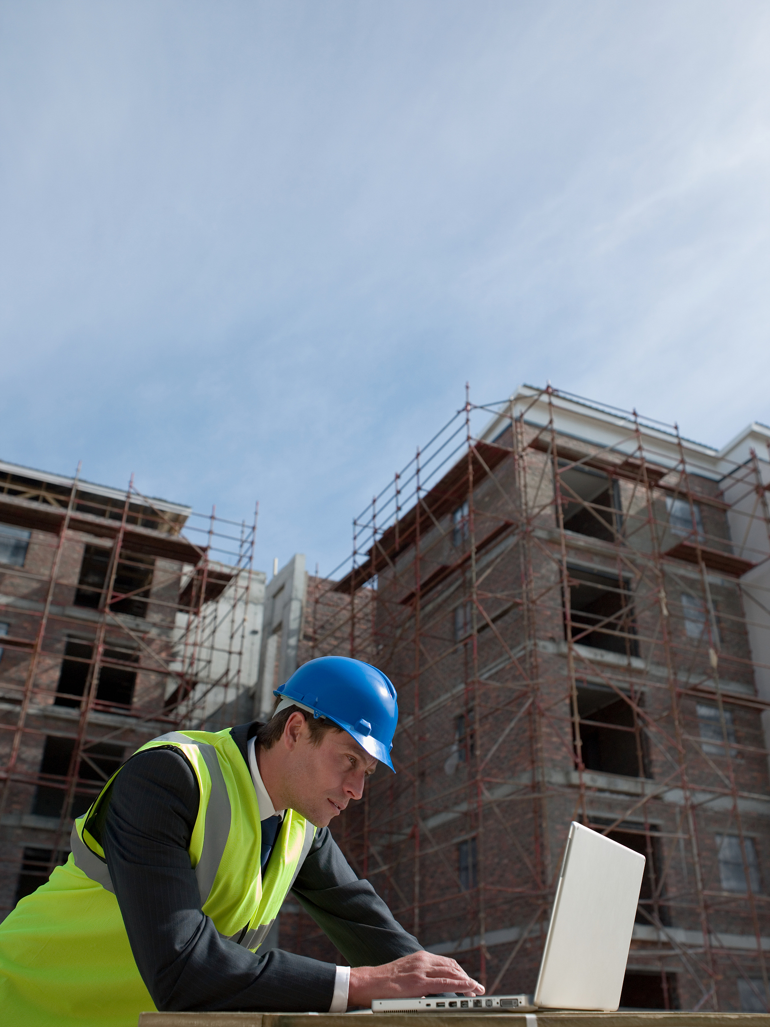 加强建筑施工管理技术：提高施工效率、保证质量和安全的关键