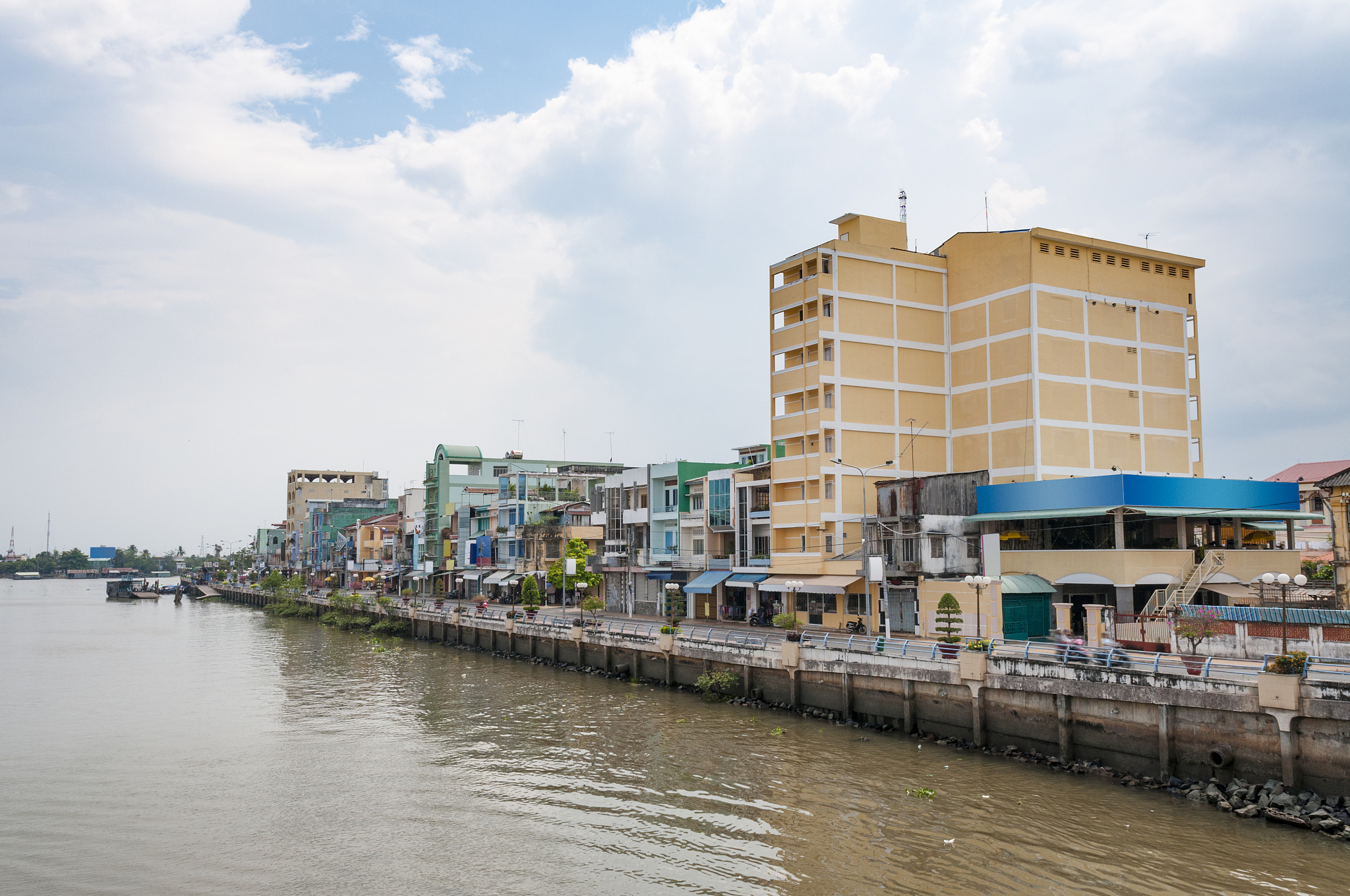 urban scene in my tho, vietnam
