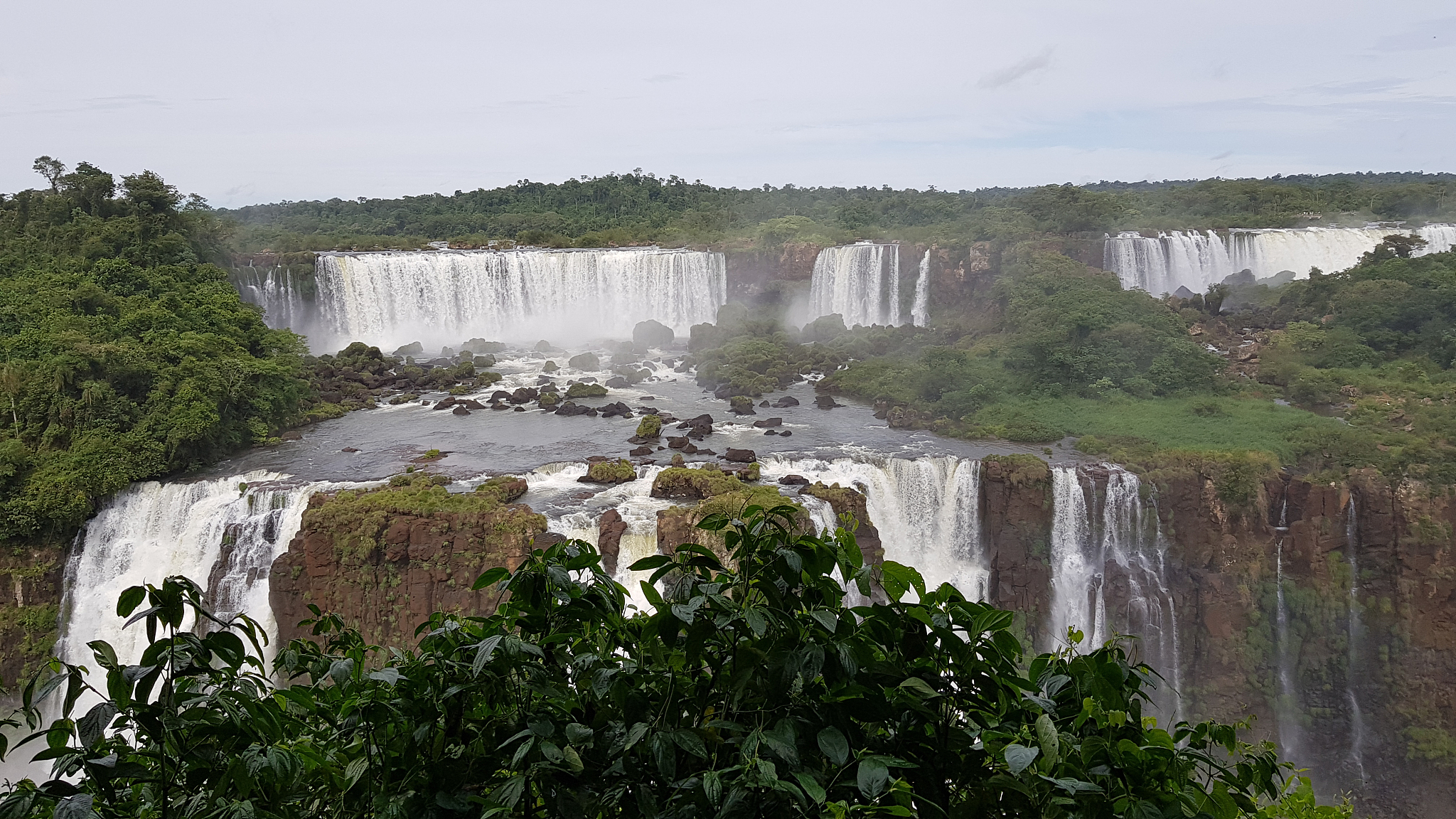 the iguazu falls in argentina and brazil south america